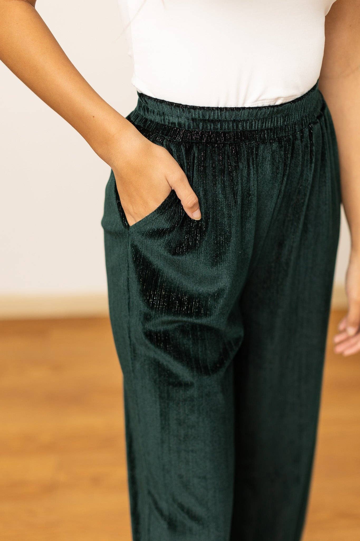 Velvet Straight-Leg Pants in Green