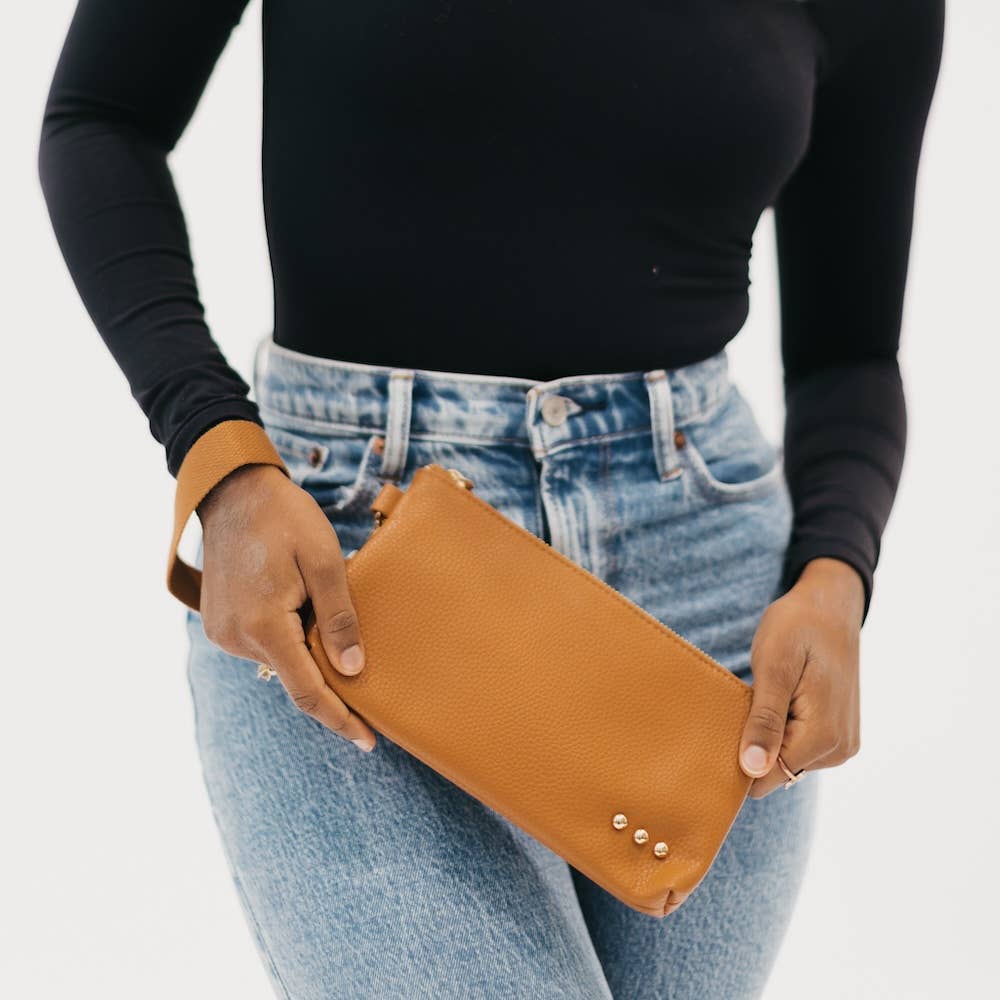 Cece Card Holder Clutch Bag: Brown